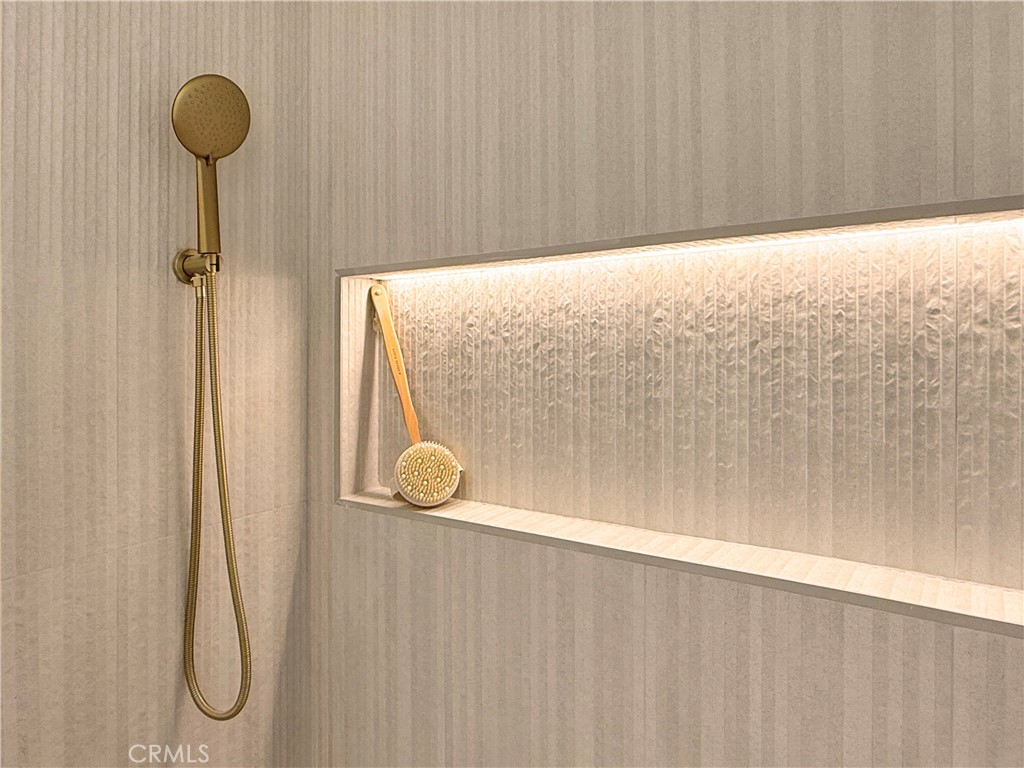 https://media.crmls.org/medias/ac49a800-c5f9-42e1-b1d4-97916244efb1.jpg?preset=X-Large