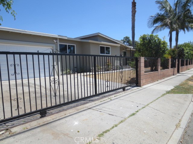 1403 W Elder Avenue, Santa Ana CA: https://media.crmls.org/medias/ac49e9cd-5c18-4cc4-b4ce-61935a8bd1ef.jpg
