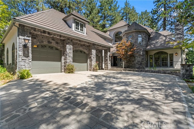 Detail Gallery Image 1 of 27 For 699 Brentwood Dr, Lake Arrowhead,  CA 92352 - 4 Beds | 5 Baths