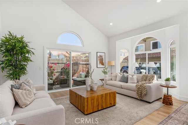 Detail Gallery Image 4 of 27 For 333 E Phillips Bld, Pomona,  CA 91766 - 3 Beds | 2/1 Baths