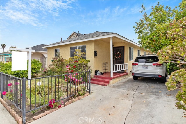 3746 135th Street, Hawthorne, California 90250, 4 Bedrooms Bedrooms, ,2 BathroomsBathrooms,Single Family Residence,For Sale,135th,SB24070444