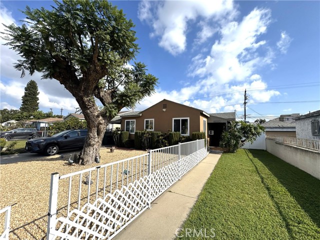 Detail Gallery Image 2 of 23 For 12122 Utah, South Gate,  CA 90280 - 2 Beds | 1 Baths