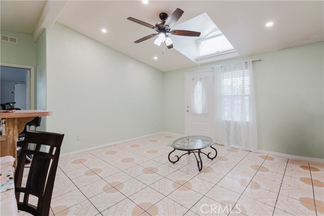 250 N Linden Avenue, Rialto CA: https://media.crmls.org/medias/ac4e6c5e-aa95-4cf7-9369-77aa933c6c2b.jpg