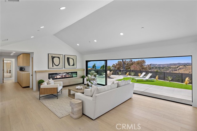 820 Calle Mendoza, San Clemente CA: https://media.crmls.org/medias/ac4eec20-1583-44b0-8de3-b9b2734f342d.jpg