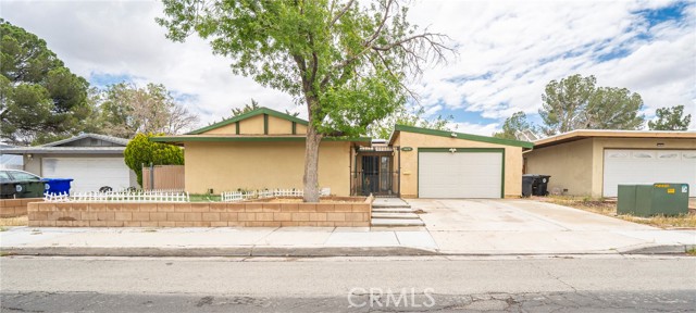 Detail Gallery Image 1 of 48 For 14215 Canterbury Dr, Victorville,  CA 92395 - 3 Beds | 2 Baths