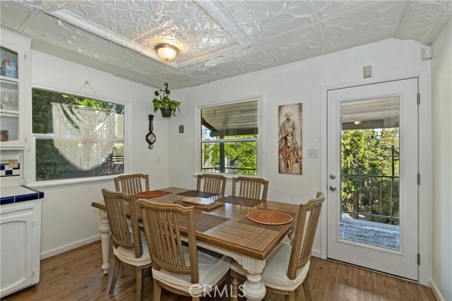 Detail Gallery Image 9 of 42 For 238 Bluebell, Lake Arrowhead,  CA 92352 - 5 Beds | 2 Baths