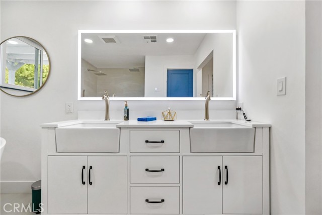 Light up your mirror, and built in defogger!!!