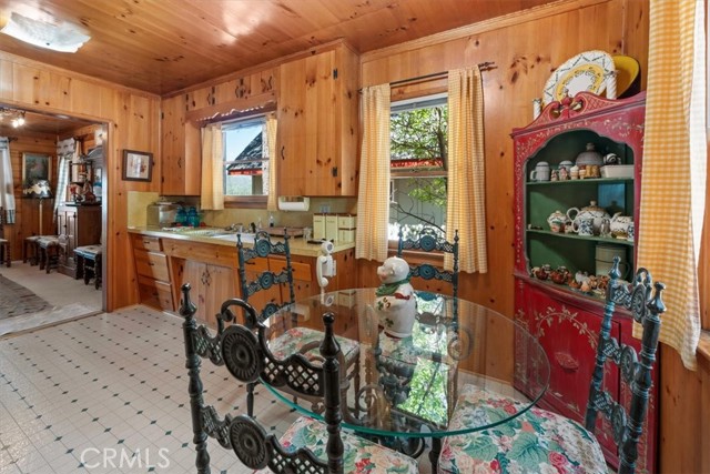 Detail Gallery Image 6 of 32 For 115 Lagunita Ln, Big Bear Lake,  CA 92315 - 4 Beds | 2 Baths
