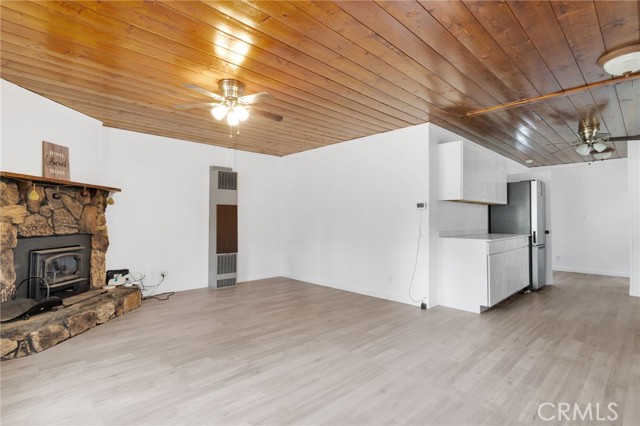 412 San Bernardino Avenue, Sugarloaf CA: https://media.crmls.org/medias/ac507bab-c1a8-4b41-905a-8e9a75baa477.jpg