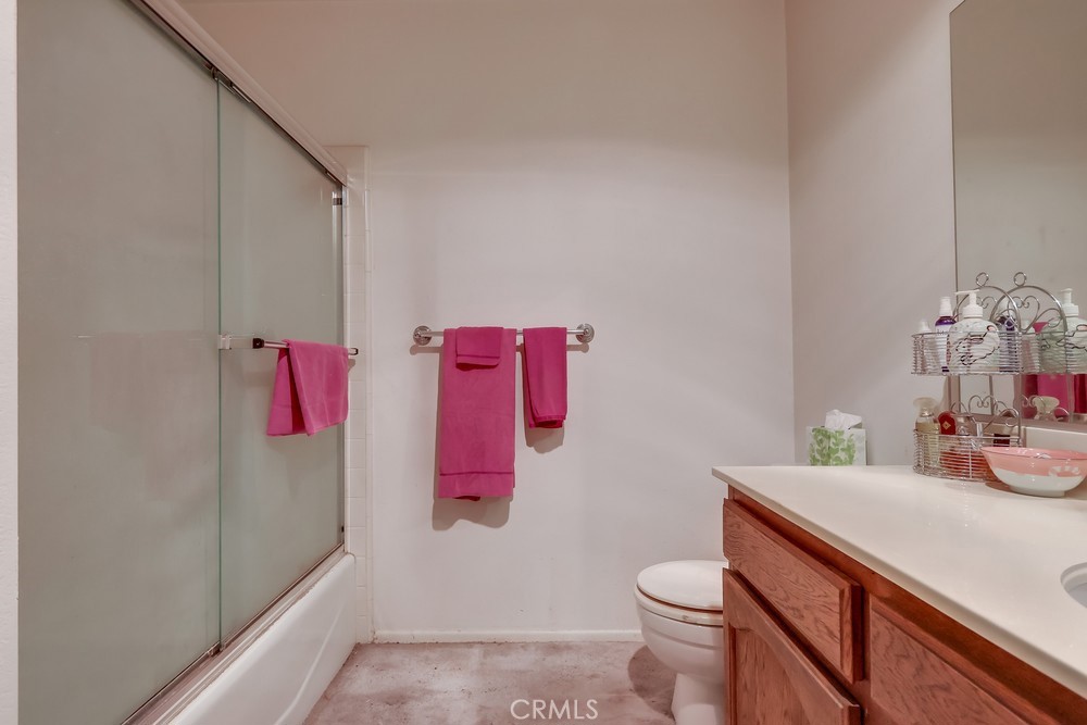 https://media.crmls.org/medias/ac50f453-c1e0-4a35-9203-c86c863299e3.jpg?preset=X-Large