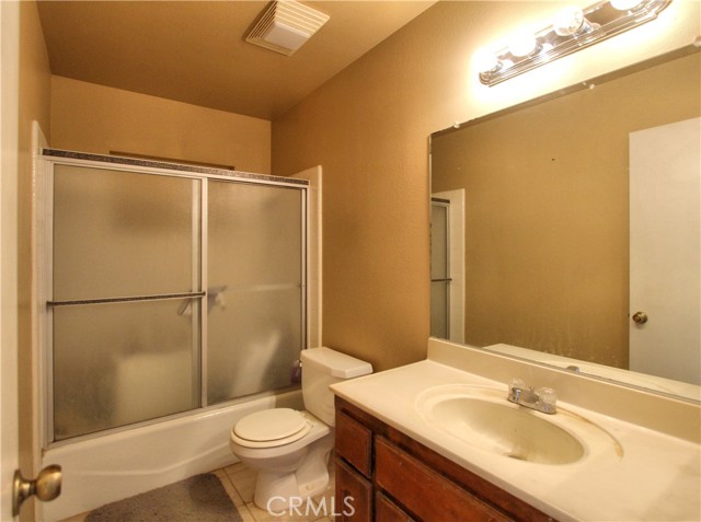 Detail Gallery Image 13 of 20 For 12981 Ojai Rd, Apple Valley,  CA 92308 - 3 Beds | 2 Baths