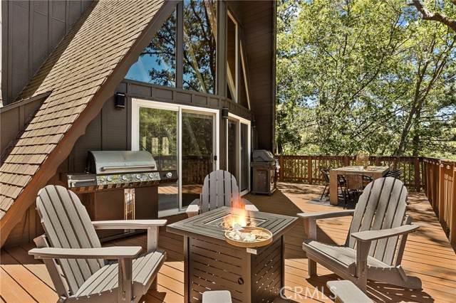 1296 Calgary Drive, Lake Arrowhead CA: https://media.crmls.org/medias/ac514a5e-a6f3-47f3-881c-a4700c590c17.jpg