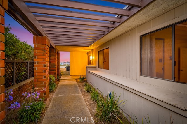 21 Beachcomber Drive, Corona del Mar CA: https://media.crmls.org/medias/ac51c43d-9baf-46a0-9880-e7aa4205002f.jpg