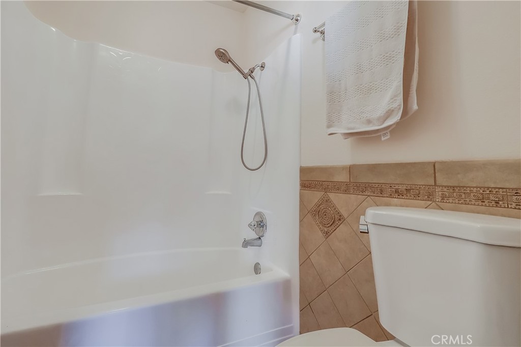 https://media.crmls.org/medias/ac51e85f-34db-487f-9042-3ef460f42c17.jpg?preset=X-Large