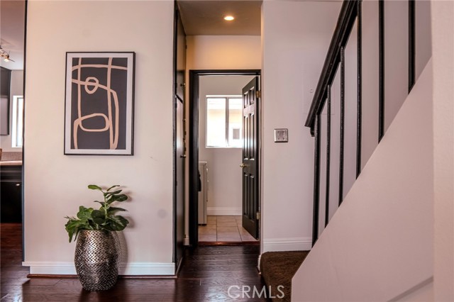 Detail Gallery Image 9 of 24 For 14144 Burbank Bld #2,  Sherman Oaks,  CA 91401 - 2 Beds | 2/1 Baths