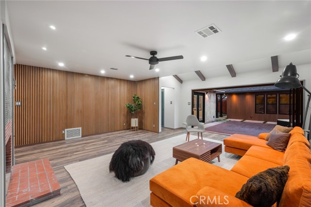 7424 W 85th Street, Los Angeles CA: https://media.crmls.org/medias/ac5285bf-ec33-499c-b78c-fbd5f23f0282.jpg