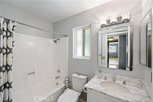 6120 Hedgewall Drive, Westlake Village CA: https://media.crmls.org/medias/ac52feec-25fb-42e9-bbb9-8e1808b8aa00.jpg