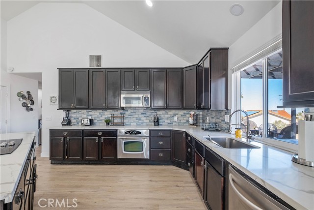 Detail Gallery Image 6 of 75 For 9255 Fortuna Ave, Yucca Valley,  CA 92284 - 3 Beds | 3 Baths