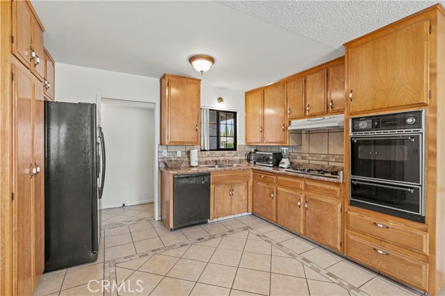 Detail Gallery Image 4 of 40 For 45344 Lorimer Ave, Lancaster,  CA 93534 - 3 Beds | 2 Baths