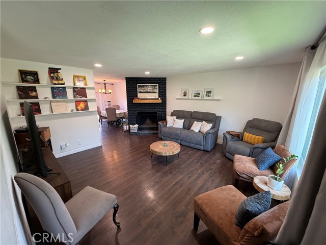 Detail Gallery Image 3 of 36 For 1107 W Memory Ln 17b,  Santa Ana,  CA 92706 - 3 Beds | 1/1 Baths