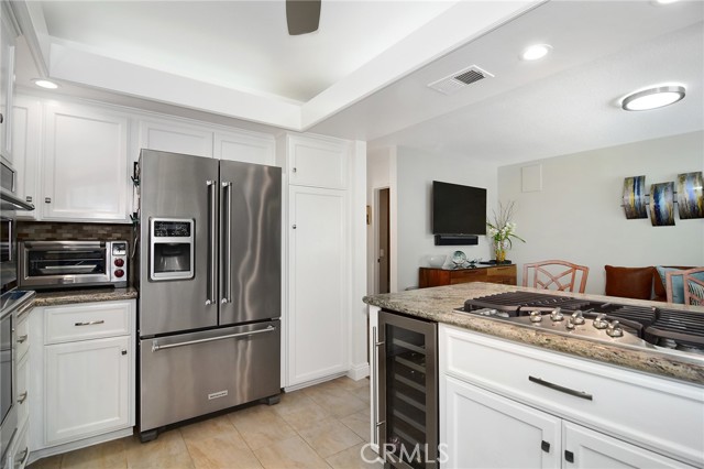 Detail Gallery Image 16 of 33 For 20950 Oxnard St #11,  Woodland Hills,  CA 91367 - 3 Beds | 2/1 Baths