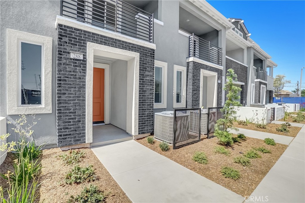 288 Lockhart Way