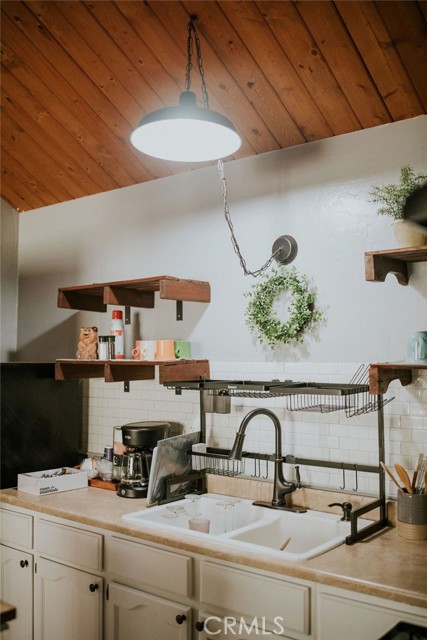 Detail Gallery Image 34 of 41 For 2352 Pine Dr, Arrowbear,  CA 92382 - 3 Beds | 2 Baths