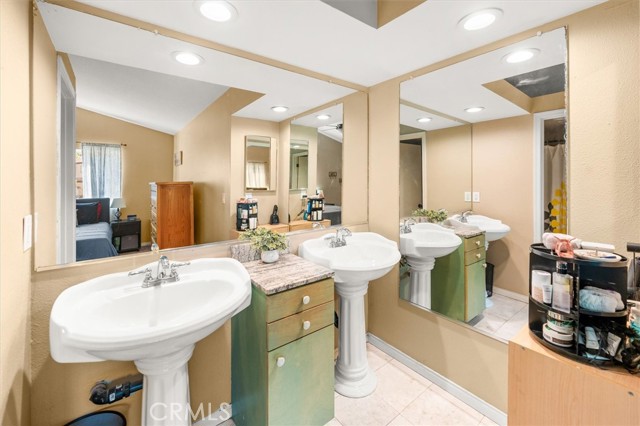 28230 Evergreen Lane, Saugus CA: https://media.crmls.org/medias/ac59e47d-58f8-422a-a13f-2451cc5dd559.jpg