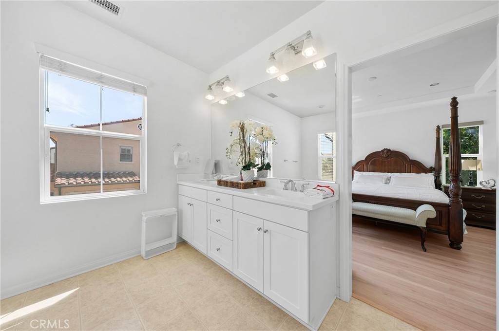 MLS #OC25230521 image #10