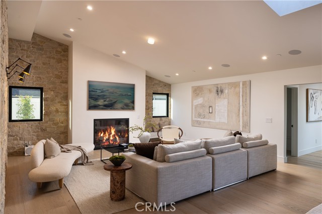 Detail Gallery Image 15 of 50 For 1524 Dolphin Ter, Corona Del Mar,  CA 92625 - 3 Beds | 3/1 Baths