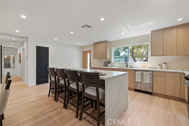 8840 Valjean Avenue, North Hills CA: https://media.crmls.org/medias/ac5be0b5-6ba6-41f2-a4bc-55393a76065a.jpg