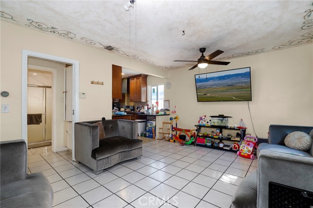 7545 White Oak Avenue, Reseda CA: https://media.crmls.org/medias/ac5c2ae1-9546-4ebf-a35c-ae5d005f37a8.jpg