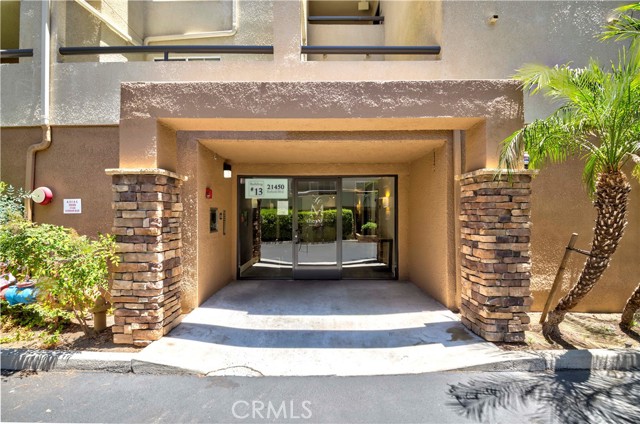 Detail Gallery Image 2 of 36 For 21450 Burbank Bld #211,  Woodland Hills,  CA 91367 - 2 Beds | 2 Baths