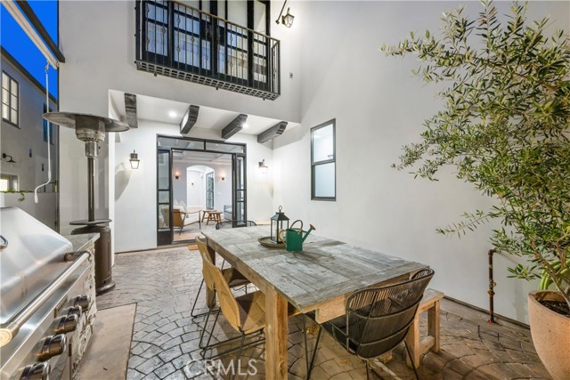Detail Gallery Image 18 of 39 For 717 35th St, Manhattan Beach,  CA 90266 - 4 Beds | 4/2 Baths