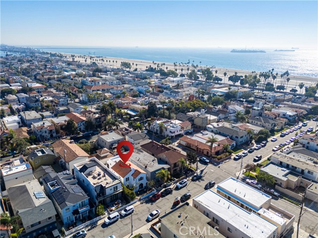 Detail Gallery Image 2 of 46 For 108 Roycroft Ave, Long Beach,  CA 90803 - 4 Beds | 3/1 Baths