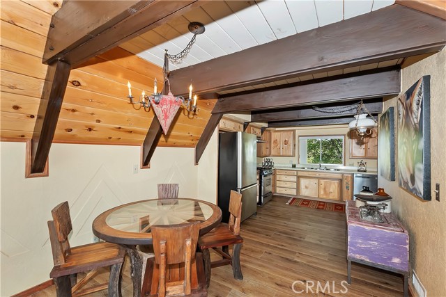 Detail Gallery Image 9 of 70 For 28938 Mammoth Dr, Lake Arrowhead,  CA 92352 - 3 Beds | 2/1 Baths