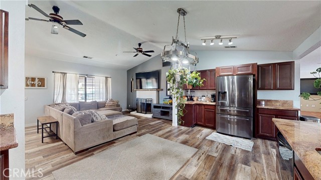Detail Gallery Image 16 of 74 For 14380 La Brisa Rd, Victorville,  CA 92392 - 4 Beds | 2/1 Baths