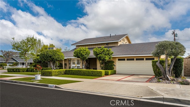 Detail Gallery Image 3 of 75 For 3030 E Elgin, Orange,  CA 92869 - 4 Beds | 2/1 Baths