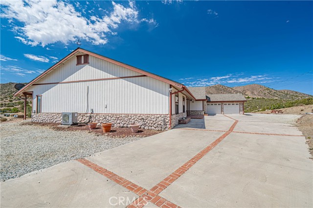 5329 Hubbard Road, Acton CA: https://media.crmls.org/medias/ac5ed608-6585-409c-9cba-44dee93952d5.jpg
