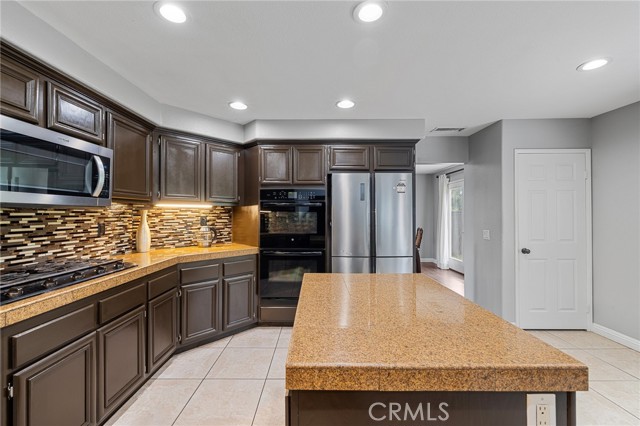 Detail Gallery Image 7 of 58 For 26426 Cardinal Dr, Canyon Country,  CA 91387 - 5 Beds | 4 Baths
