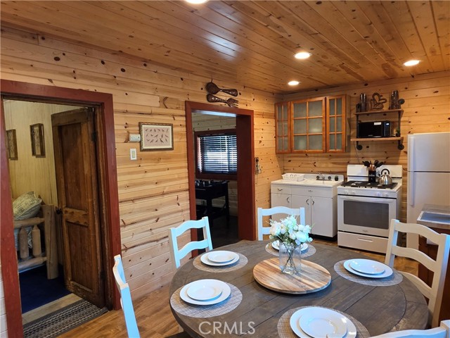 344 Edgemoor Road, Big Bear Lake CA: https://media.crmls.org/medias/ac600638-a8ec-47c9-ae68-9011b3e4c0ff.jpg