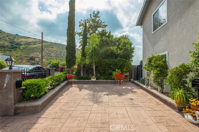 8827 Yates Street photo 2