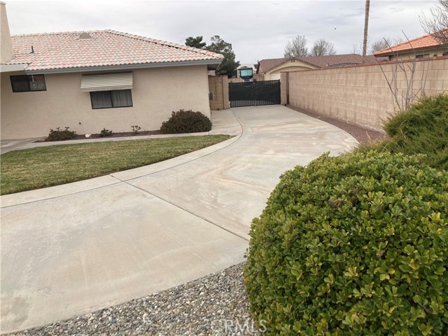 Detail Gallery Image 6 of 32 For 12563 Sarsi Ct, Apple Valley,  CA 92308 - 4 Beds | 3 Baths