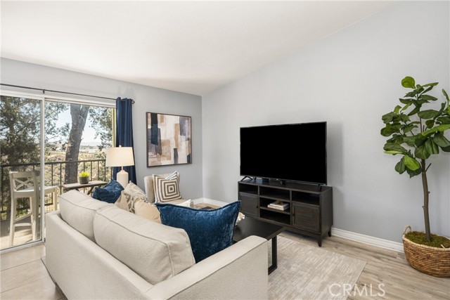 Detail Gallery Image 6 of 39 For 2564 Avenida Del #P201,  Corona,  CA 92882 - 2 Beds | 2 Baths
