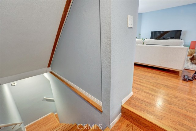 533 Walnut Avenue, Long Beach CA: https://media.crmls.org/medias/ac630f37-6aae-4e98-b8c9-4219c443db53.jpg
