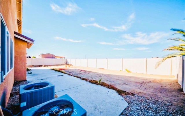 Detail Gallery Image 5 of 9 For 12454 Ojo Caliente St, Victorville,  CA 92392 - 4 Beds | 4/1 Baths