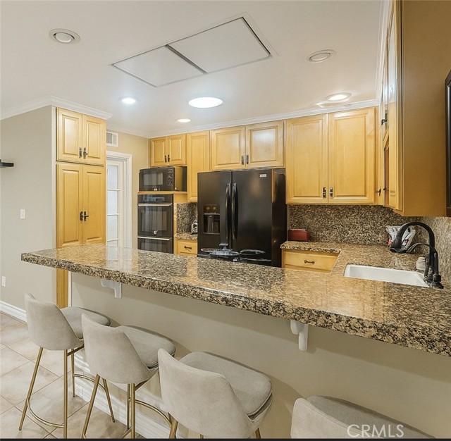 22252 Bassett Street, Canoga Park CA: https://media.crmls.org/medias/ac645283-6246-4518-863a-3c4048a46199.jpg