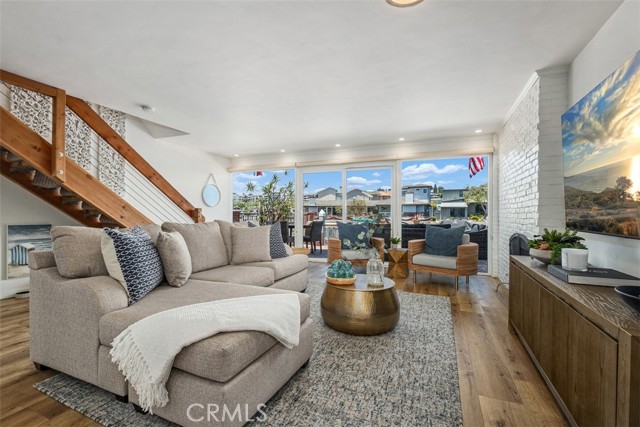 Detail Gallery Image 9 of 44 For 3810 Channel Pl, Newport Beach,  CA 92663 - 3 Beds | 2/1 Baths