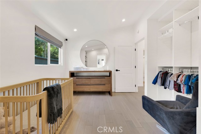 2712 N Beverly Glen Boulevard, Los Angeles CA: https://media.crmls.org/medias/ac649c89-f936-4b79-a6d0-58a34c91dd09.jpg