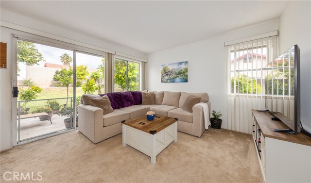 Detail Gallery Image 11 of 27 For 1228 W Woodcrest Street, Bloomington,  CA 92316 - 5 Beds | 2/1 Baths